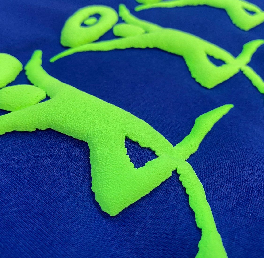 KEEP ON MOVIN! Hoodie - Royale Blue - STÜM Productions